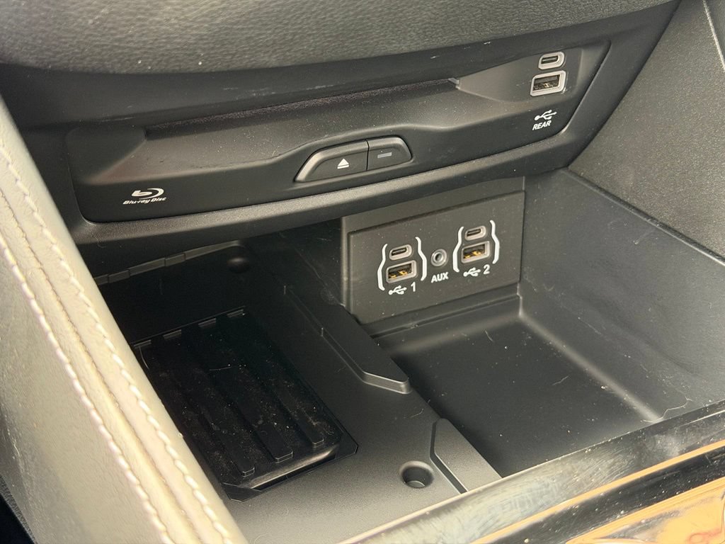 Used 2025 Chrysler Pacifica Limited w/ Uconnect Theater Family Group AWD/4WD image 25