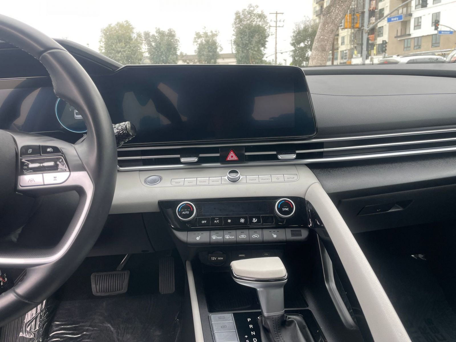 Used 2025 Hyundai Elantra Limited FWD image 17