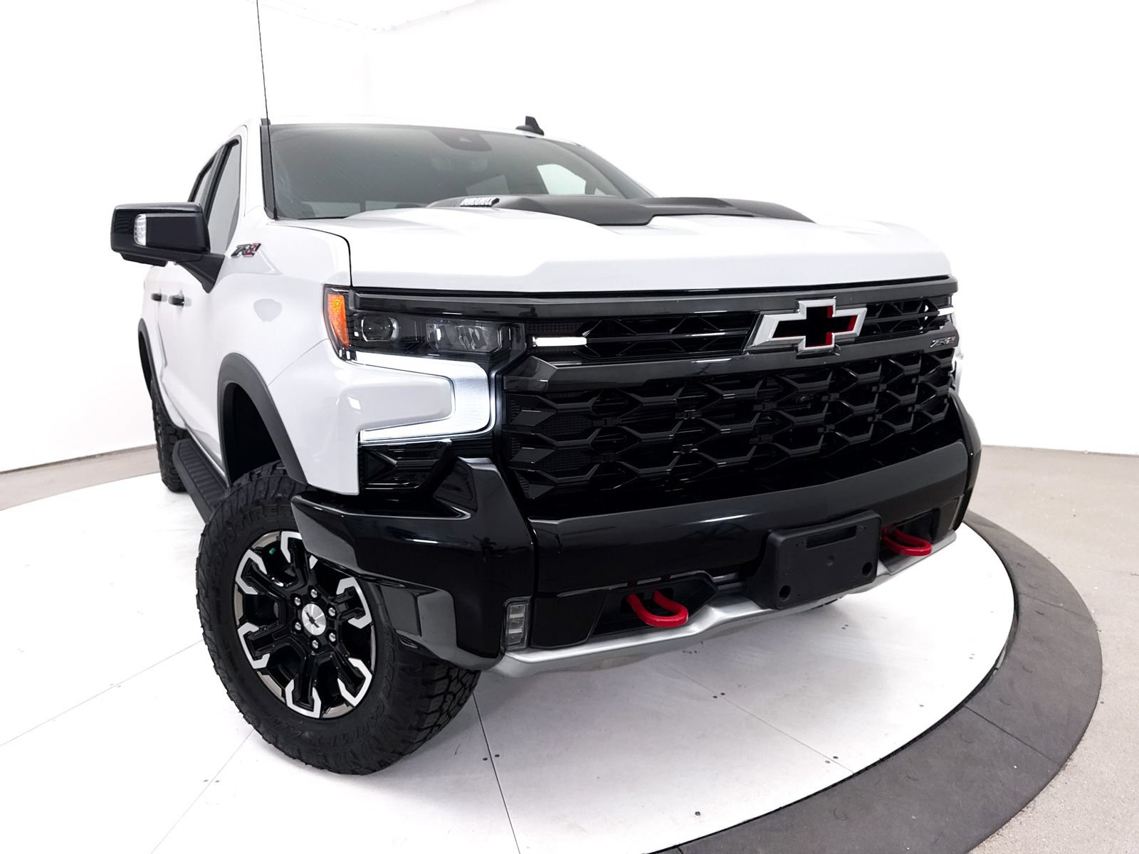 Used 2024 Chevrolet Silverado 1500 ZR2 w/ Technology Package AWD/4WD image 8
