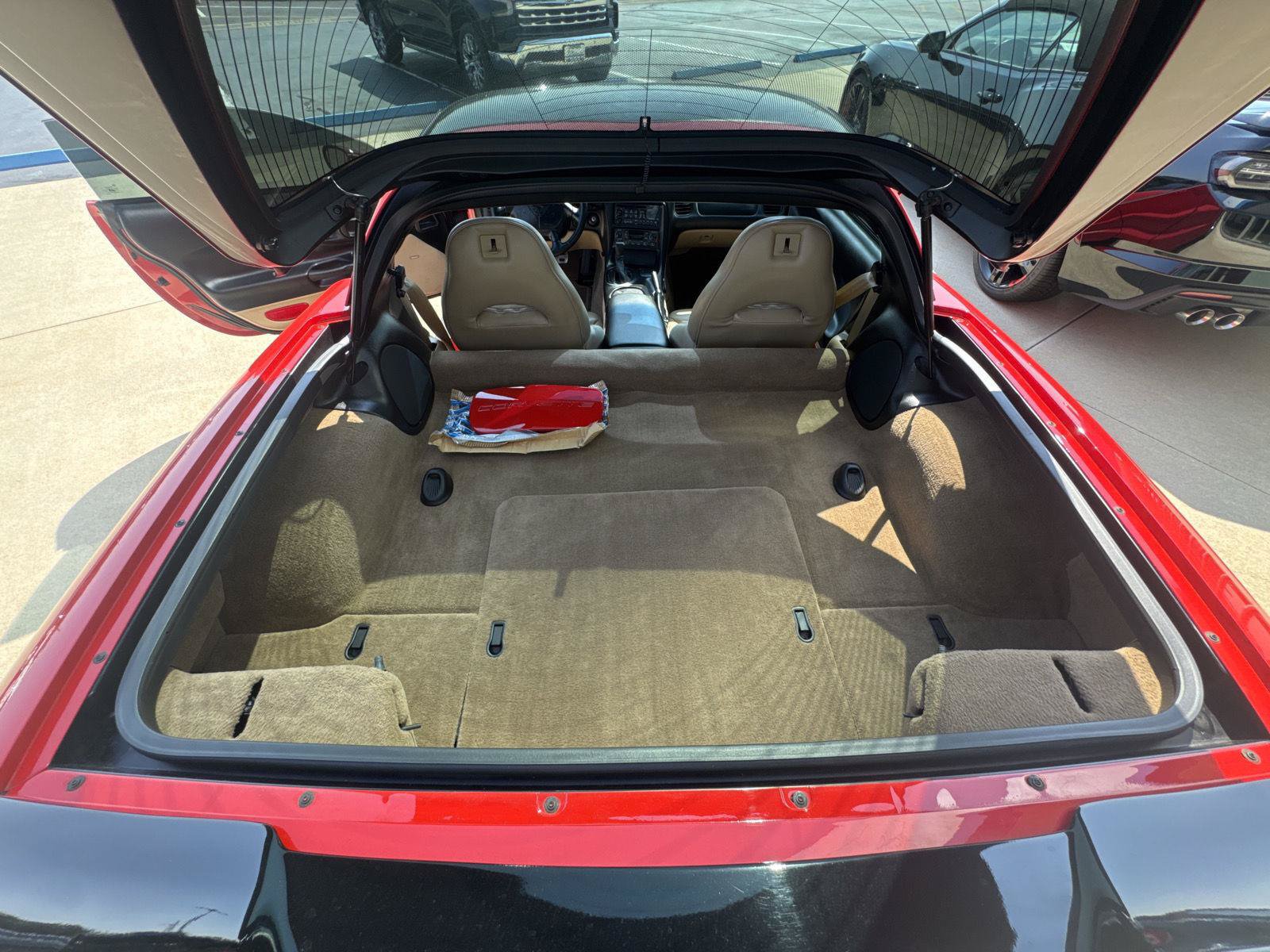 Used 1998 Chevrolet Corvette Coupe w/ Memory Pkg RWD image 9