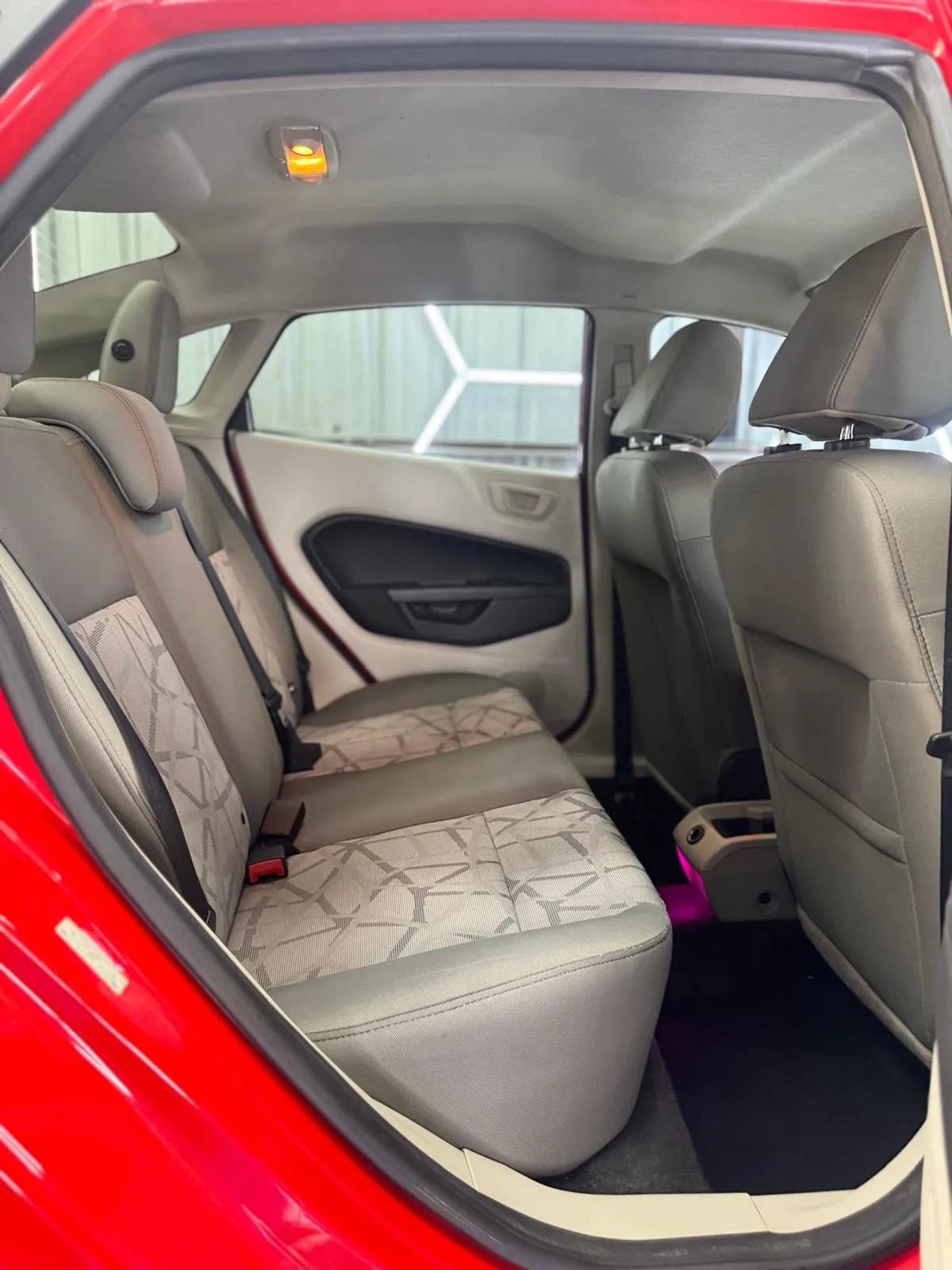 Used 2013 Ford Fiesta SE image 36