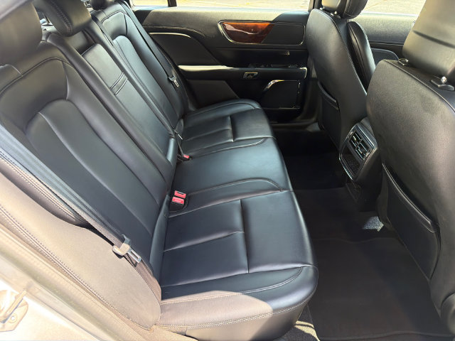 Used 2019 Lincoln Continental Premiere FWD image 16