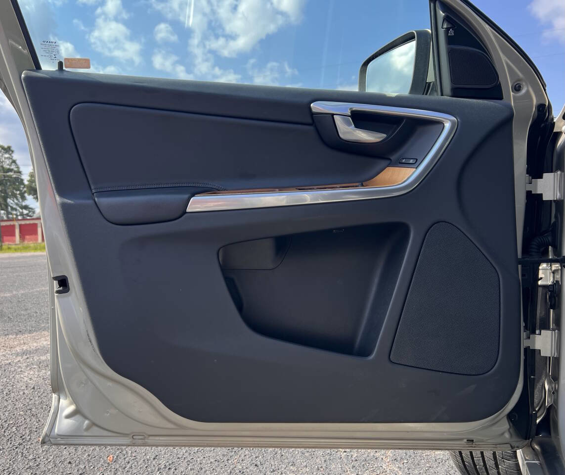 Used 2017 Volvo XC60 T5 Inscription w/ Advanced Package AWD/4WD image 12