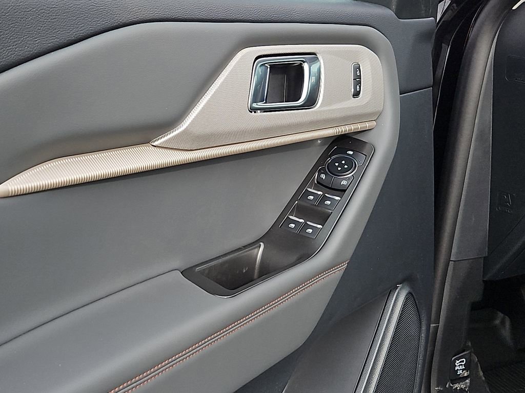 New 2026 Ford Explorer Active w/ Active Comfort Package image 21