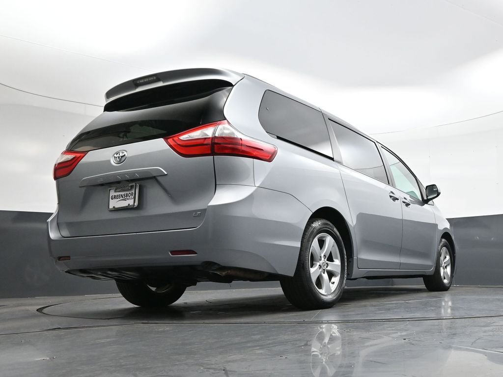 Used 2015 Toyota Sienna LE image 36