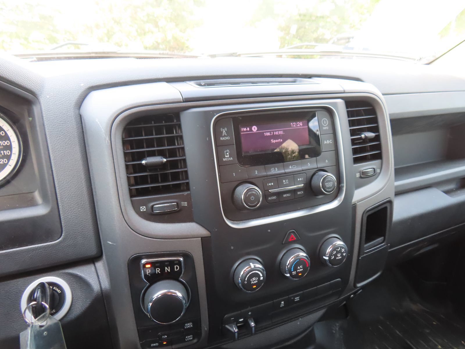 Used 2018 RAM 1500 Express AWD/4WD image 21