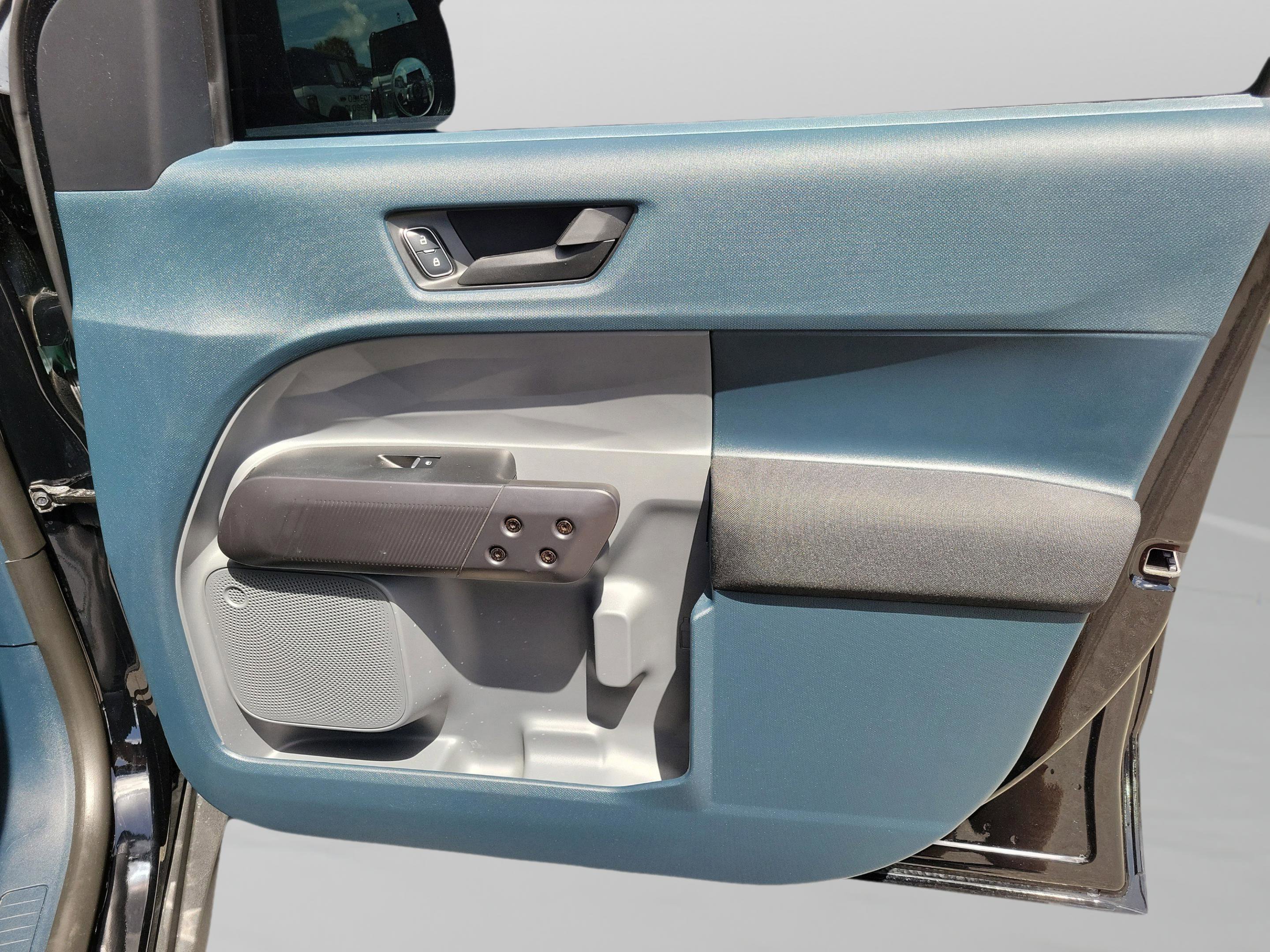 Used 2025 Ford Maverick XL w/ Equipment Group 102A image 28