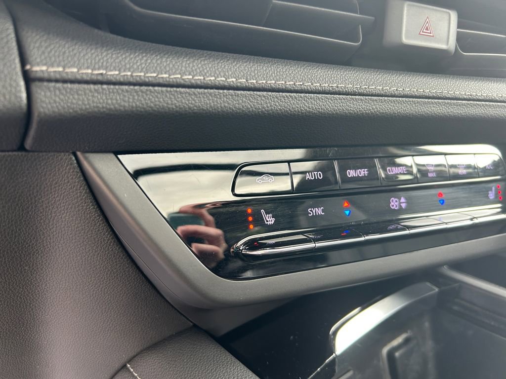 Used 2021 Buick Envision Essence w/ Sport Touring Package image 37