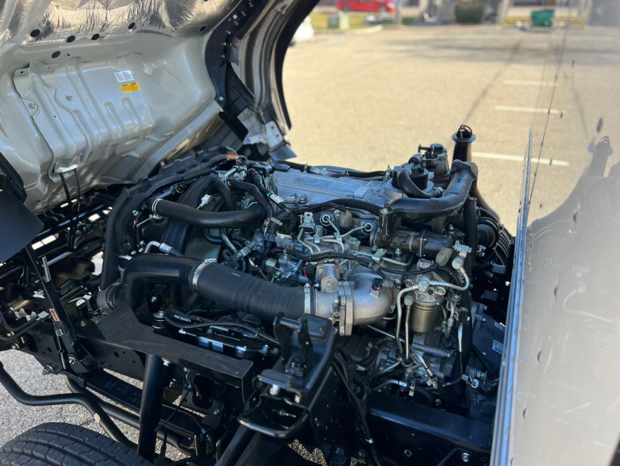 Used 2024 Isuzu NPR image 32