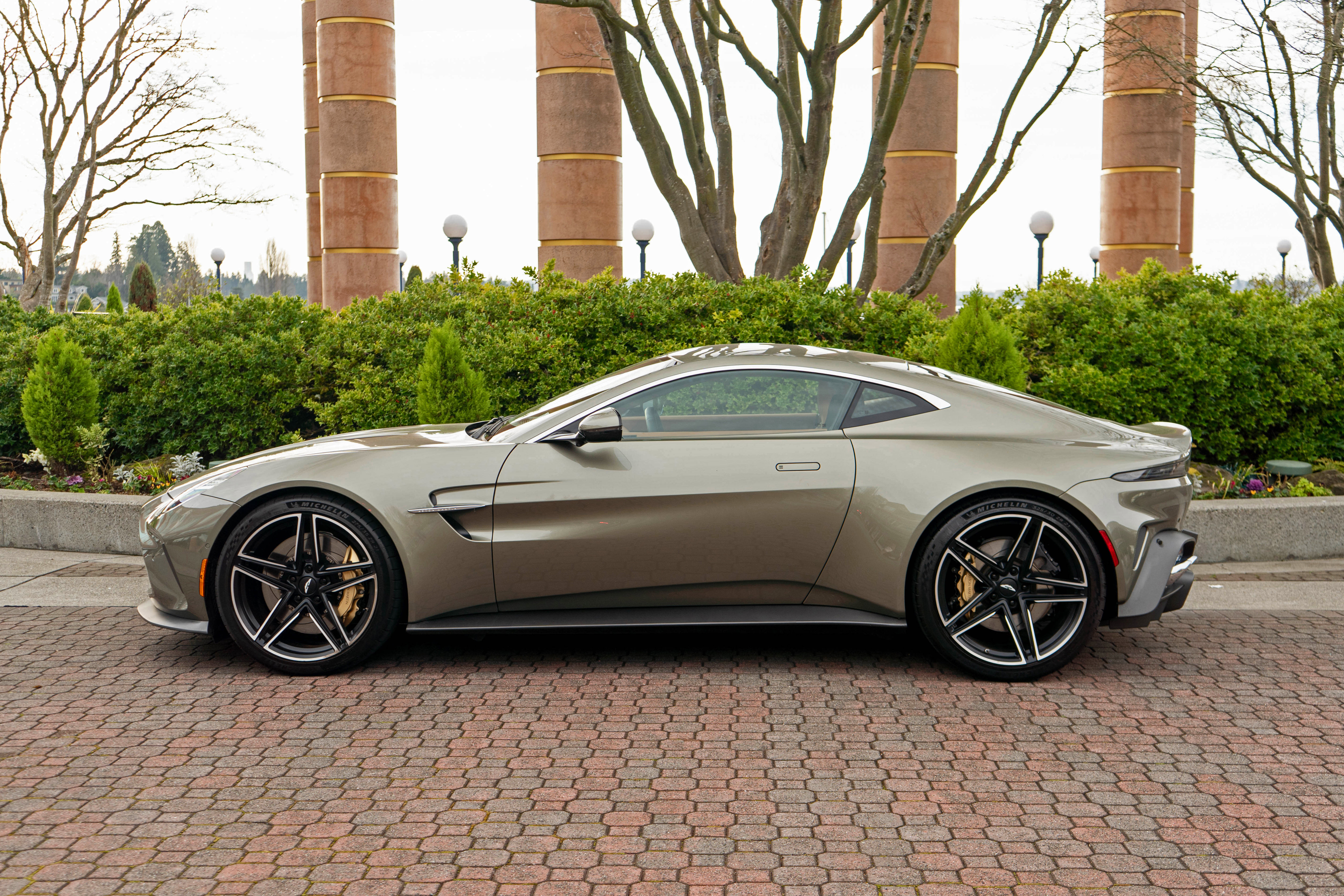 Used 2025 Aston Martin V8 Vantage Coupe image 29