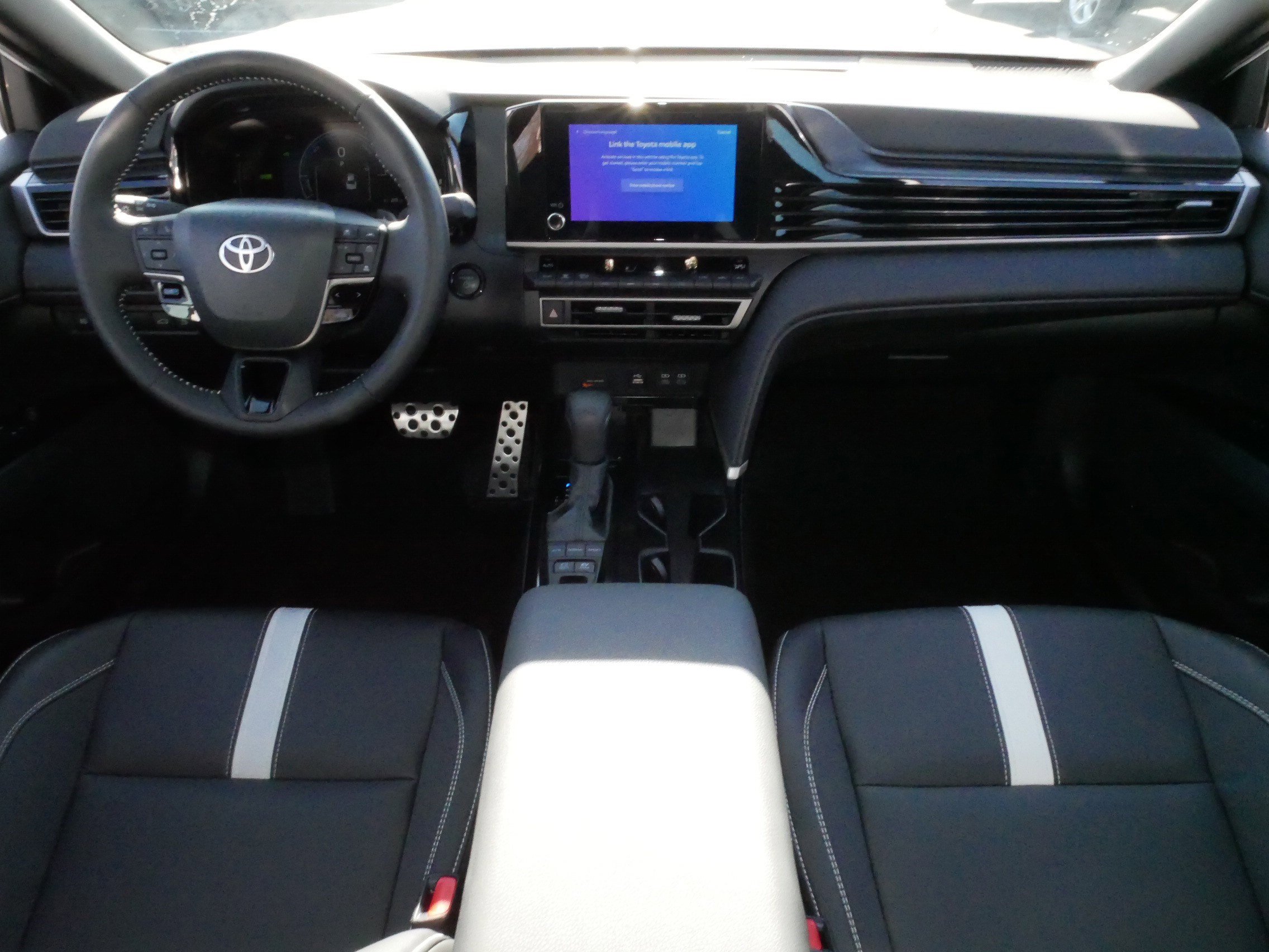 Certified 2025 Toyota Camry SE FWD image 10