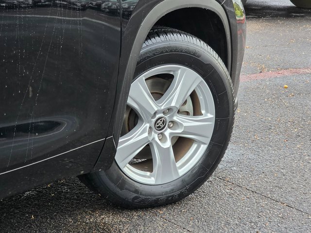 Used 2024 Toyota Highlander LE image 8