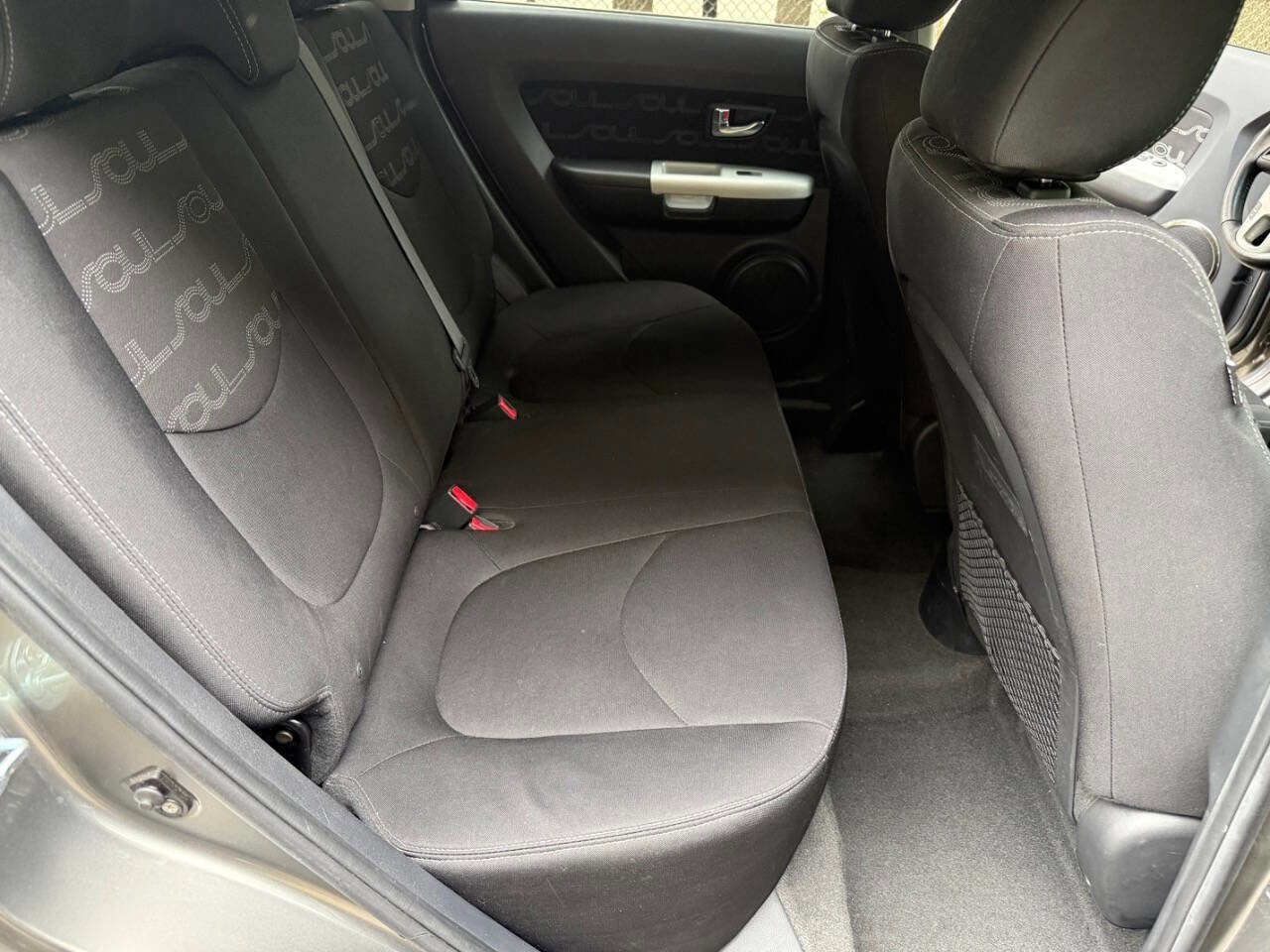 Used 2012 Kia Soul + w/ Audio Pkg FWD image 17