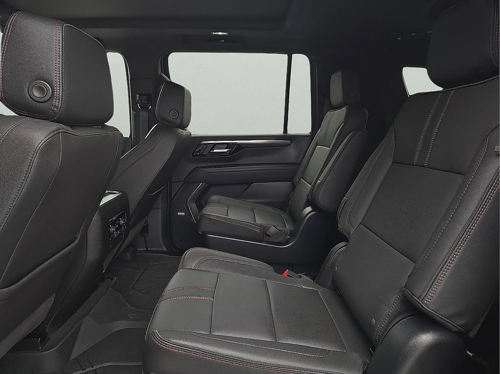 Used 2025 Chevrolet Suburban RST w/ Comfort Package AWD/4WD image 11