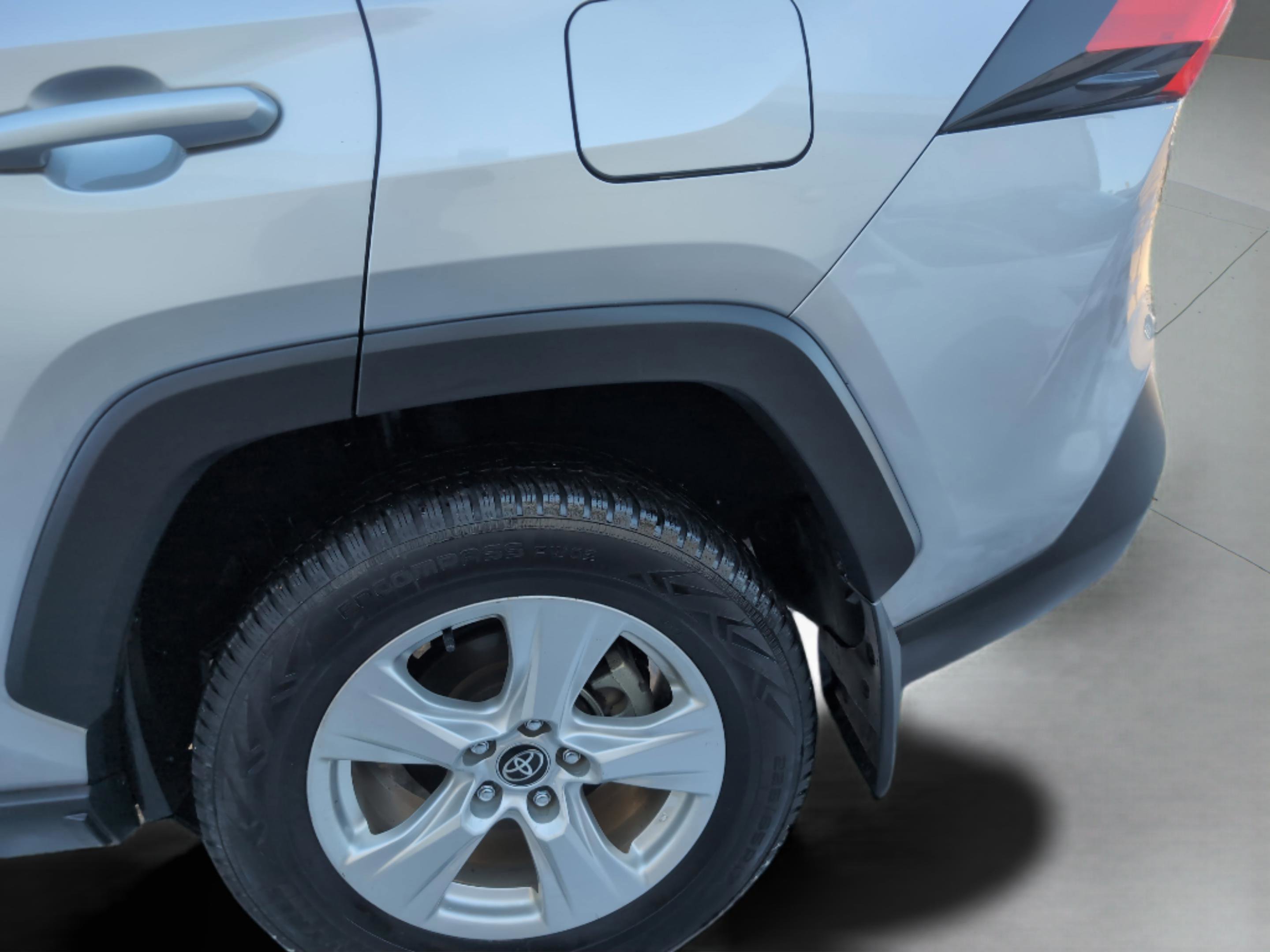 Used 2021 Toyota RAV4 XLE w/ Convenience Package AWD/4WD image 14
