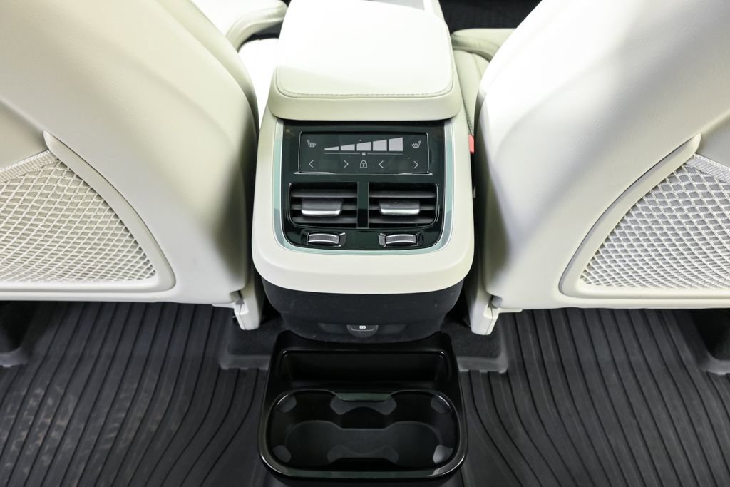 Certified 2024 Volvo XC90 B6 Ultimate w/ Protection Package image 22