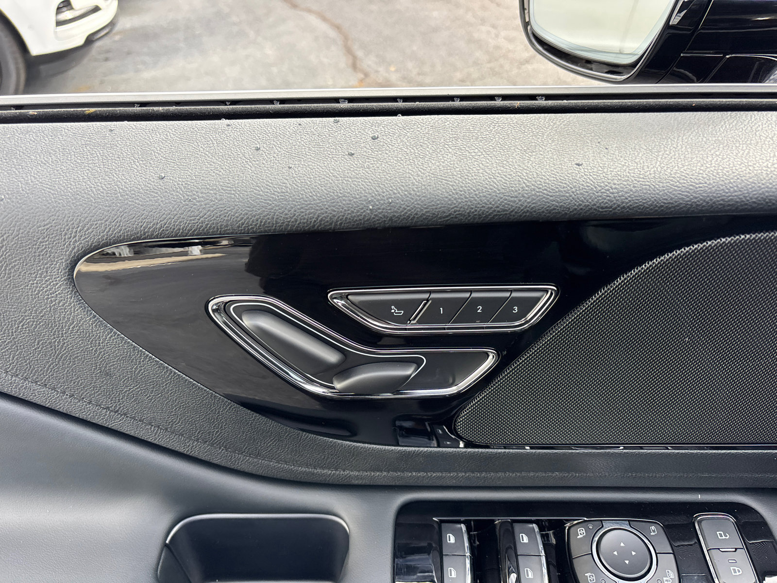 New 2026 Lincoln Aviator AWD image 12