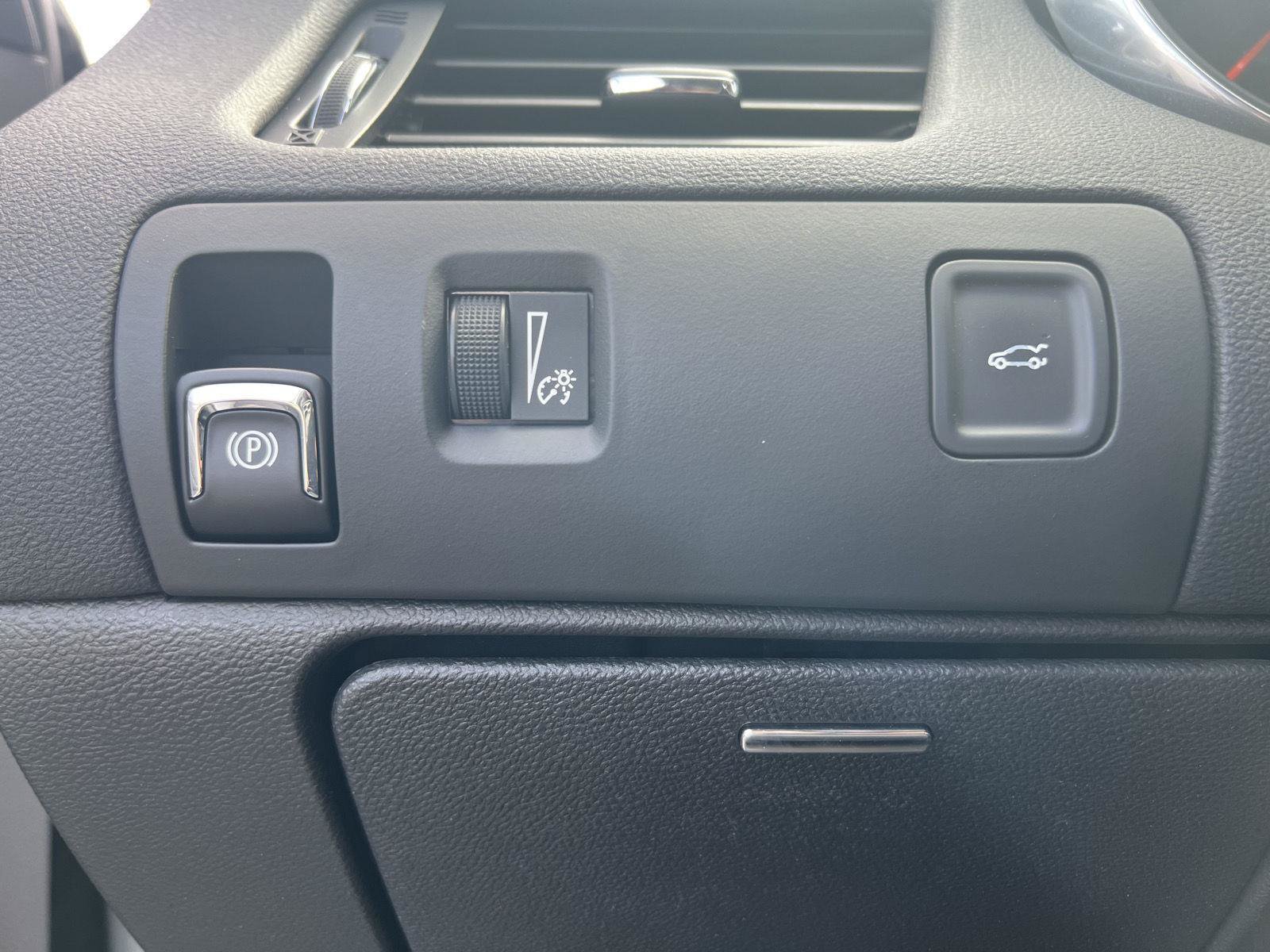 Used 2018 Chevrolet Impala LT w/ LT Convenience Package FWD image 46