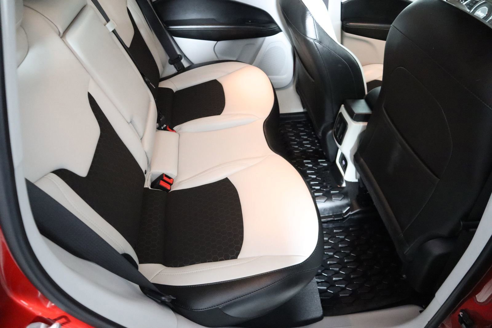 Used 2021 Jeep Compass Latitude w/ Driver Assistance Group image 57