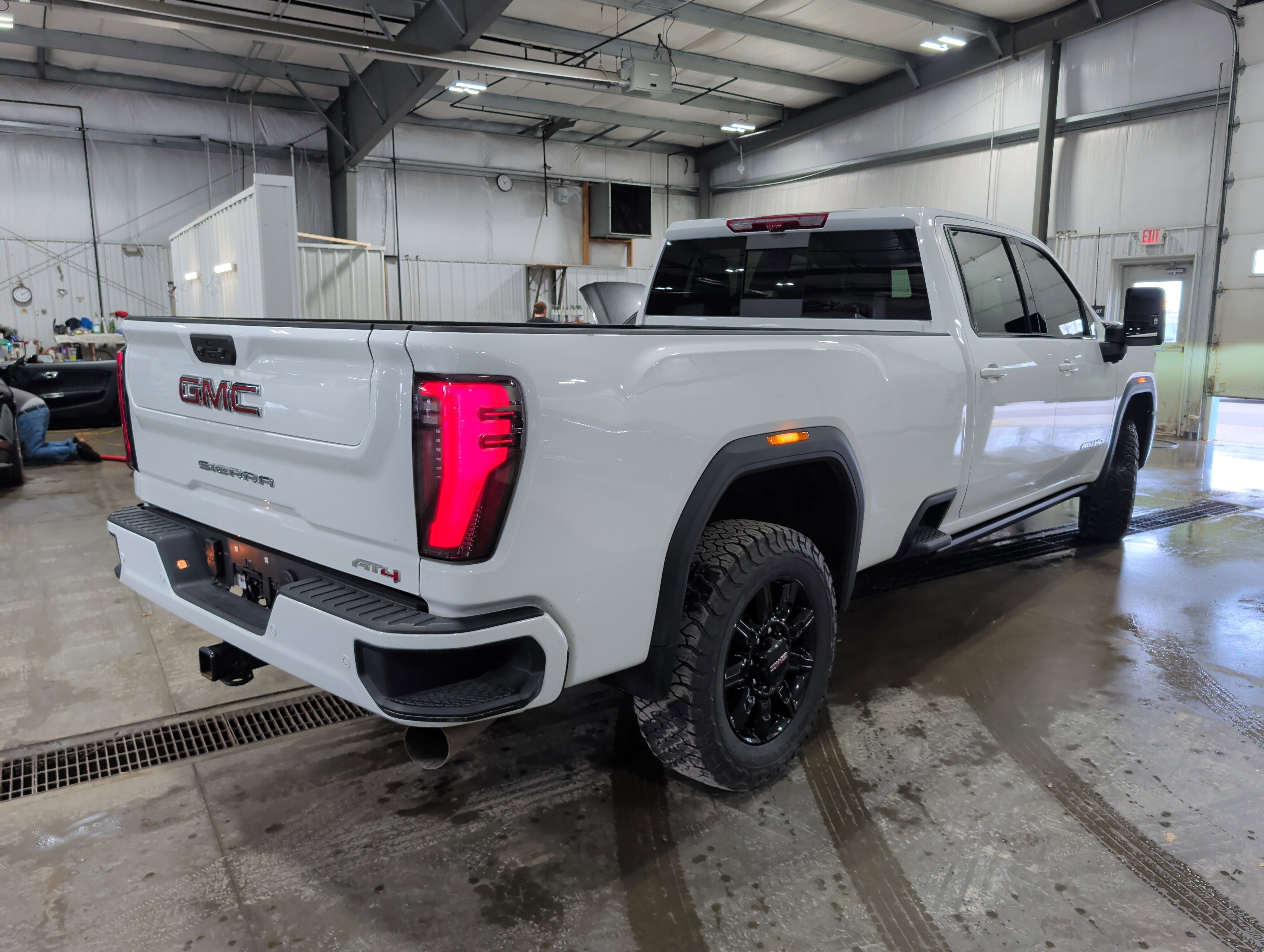 Used 2025 GMC Sierra 3500 AT4 w/ AT4 Premium Plus Package AWD/4WD image 4