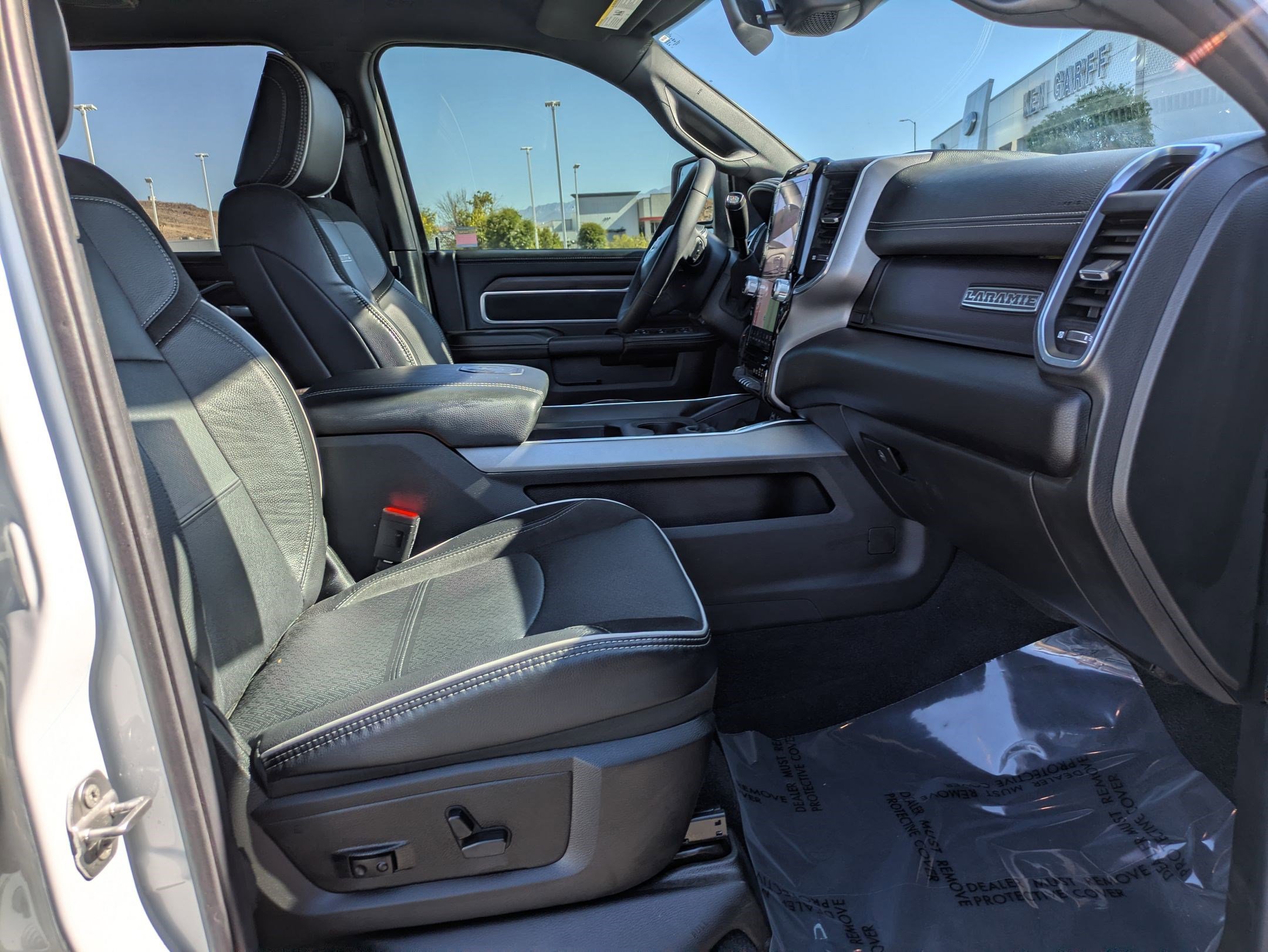 Used 2025 RAM 2500 Laramie AWD/4WD image 31