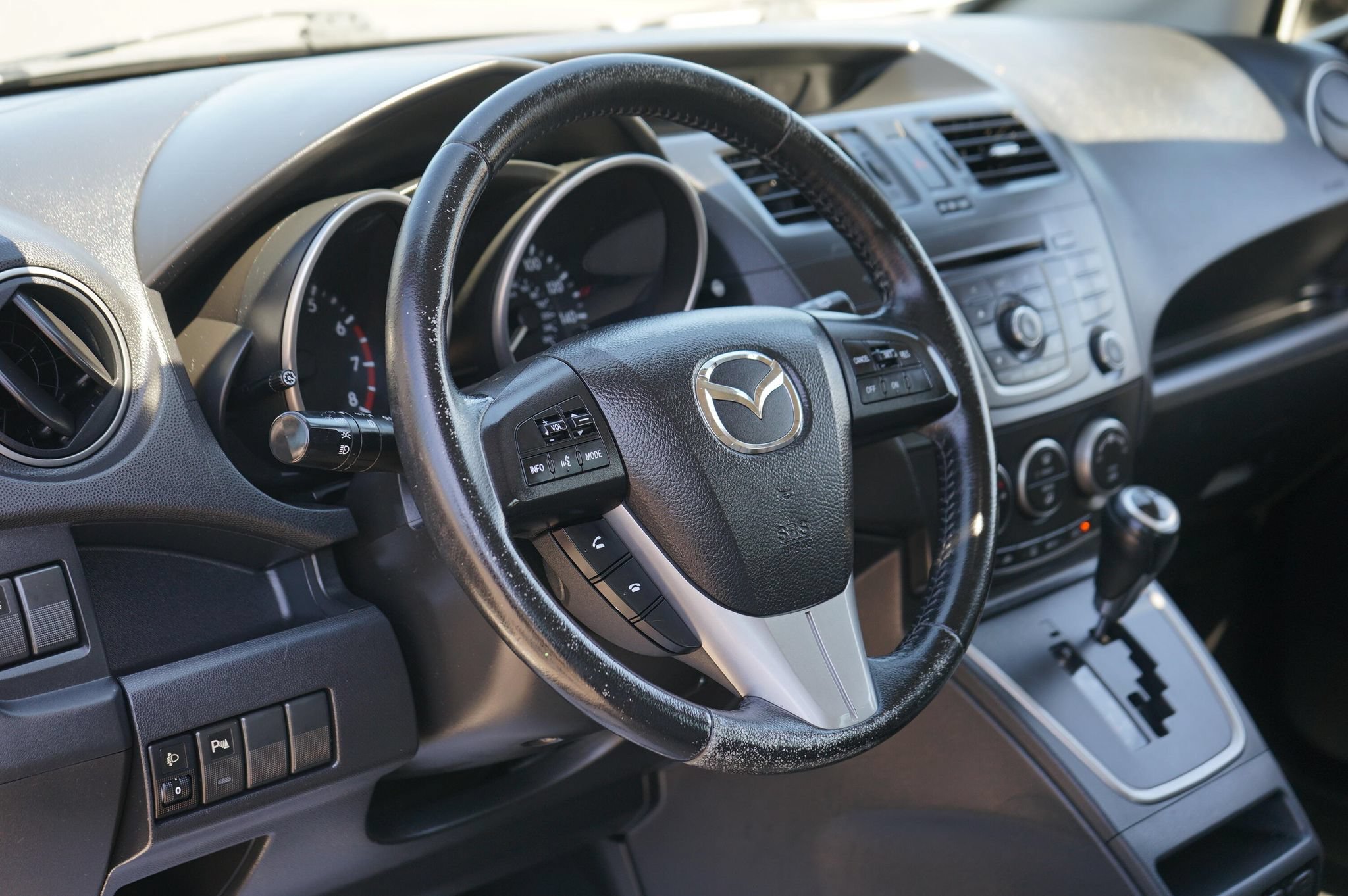 Used 2015 MAZDA MAZDA5 Grand Touring FWD image 13