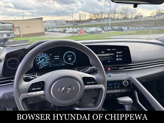 Used 2023 Hyundai Elantra SEL w/ Convenience Package image 3