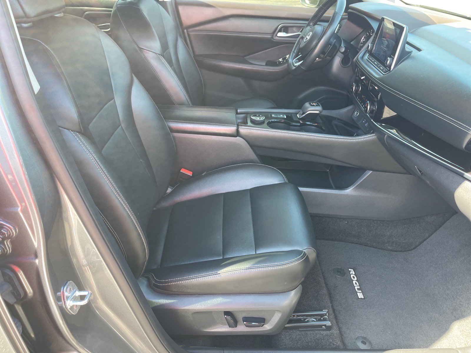 Used 2023 Nissan Rogue SL AWD/4WD image 19