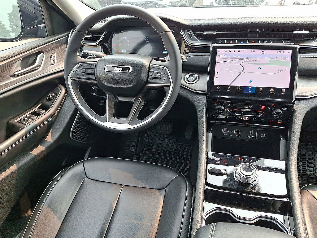 Certified 2023 Jeep Grand Cherokee L Limited w/ Black Appearance Package AWD/4WD image 15