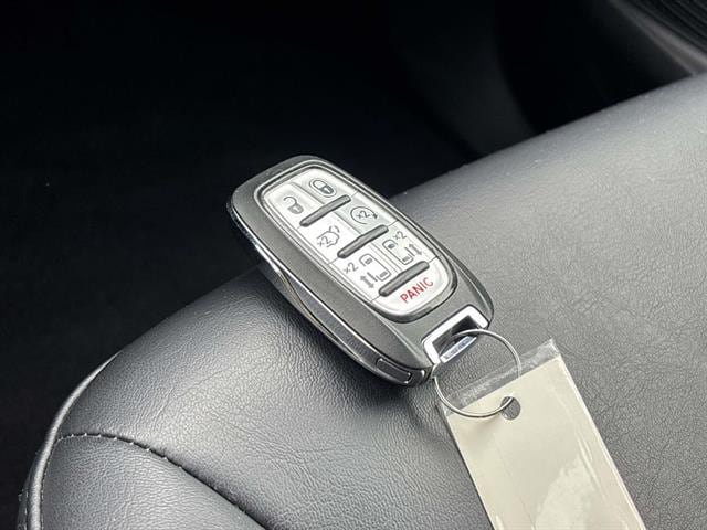 Used 2023 Chrysler Pacifica Touring-L w/ S Appearance Package FWD image 25