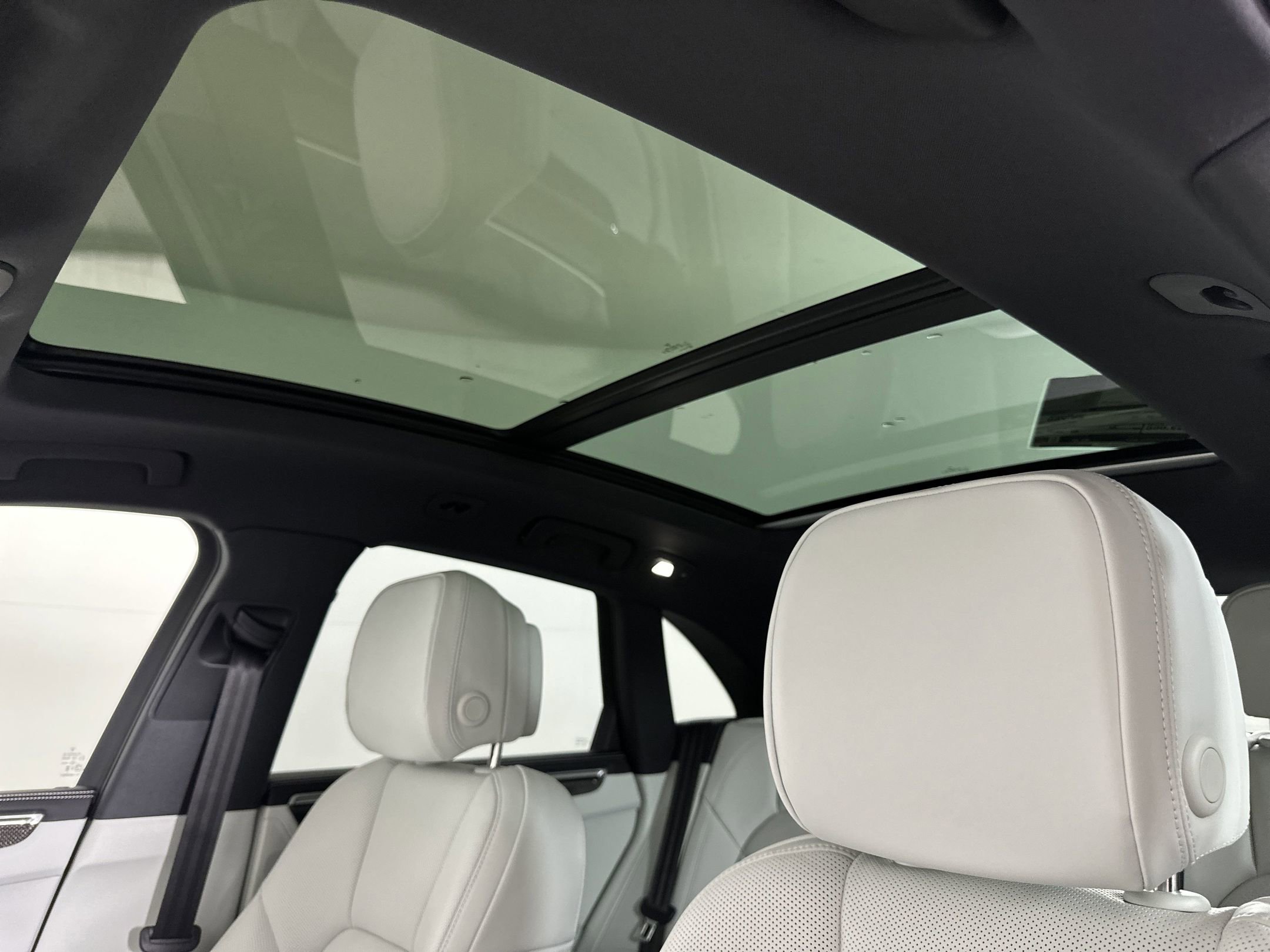 Certified 2025 Porsche Macan image 17