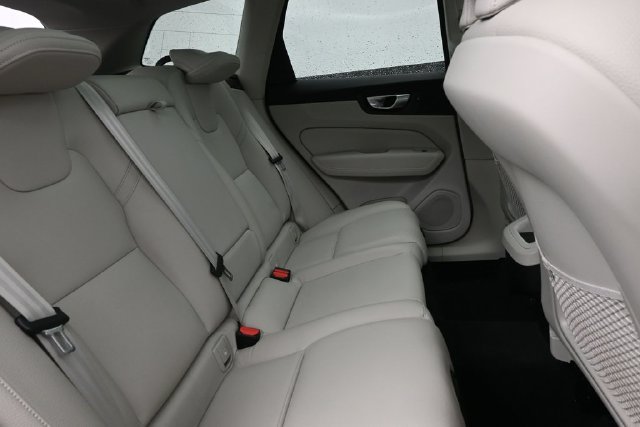 Used 2024 Volvo XC60 B5 Plus w/ Protection Package Premier AWD/4WD image 31