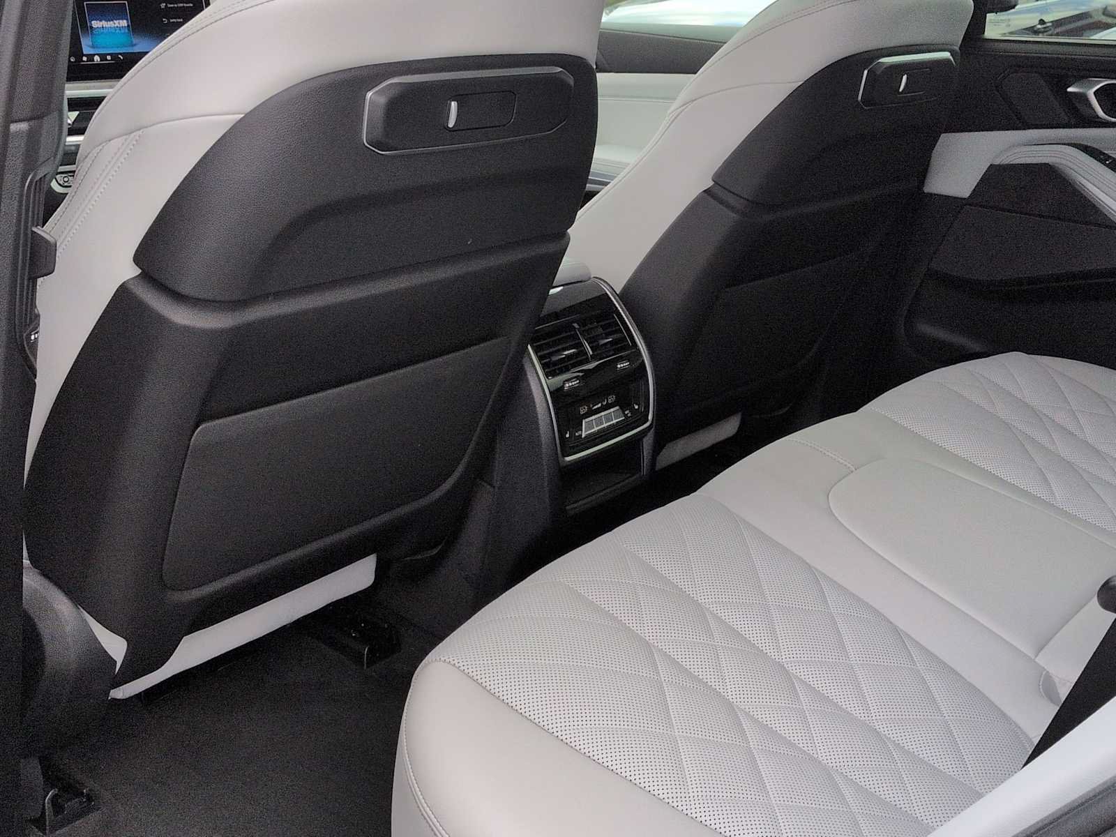Used 2024 BMW X5 xDrive40i w/ Premium Package AWD/4WD image 19