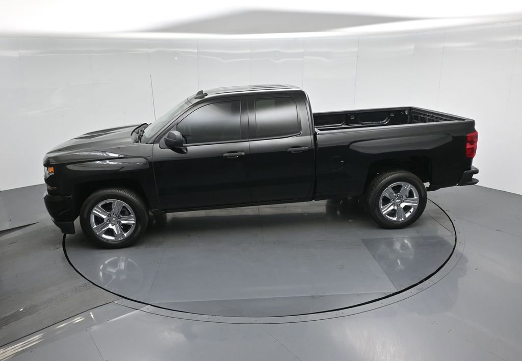 Used 2018 Chevrolet Silverado 1500 Custom w/ Custom Value Package image 37