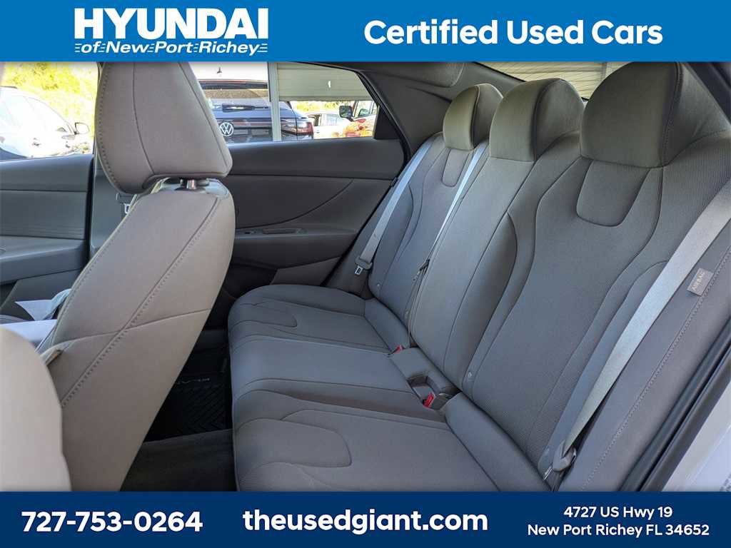 Used 2025 Hyundai Elantra SE image 13