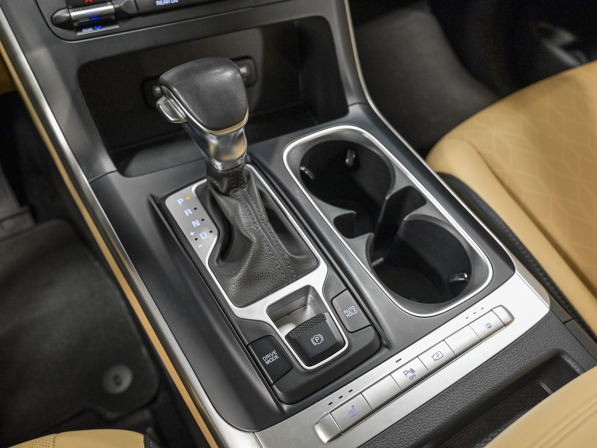 Used 2023 Kia Carnival LX image 24