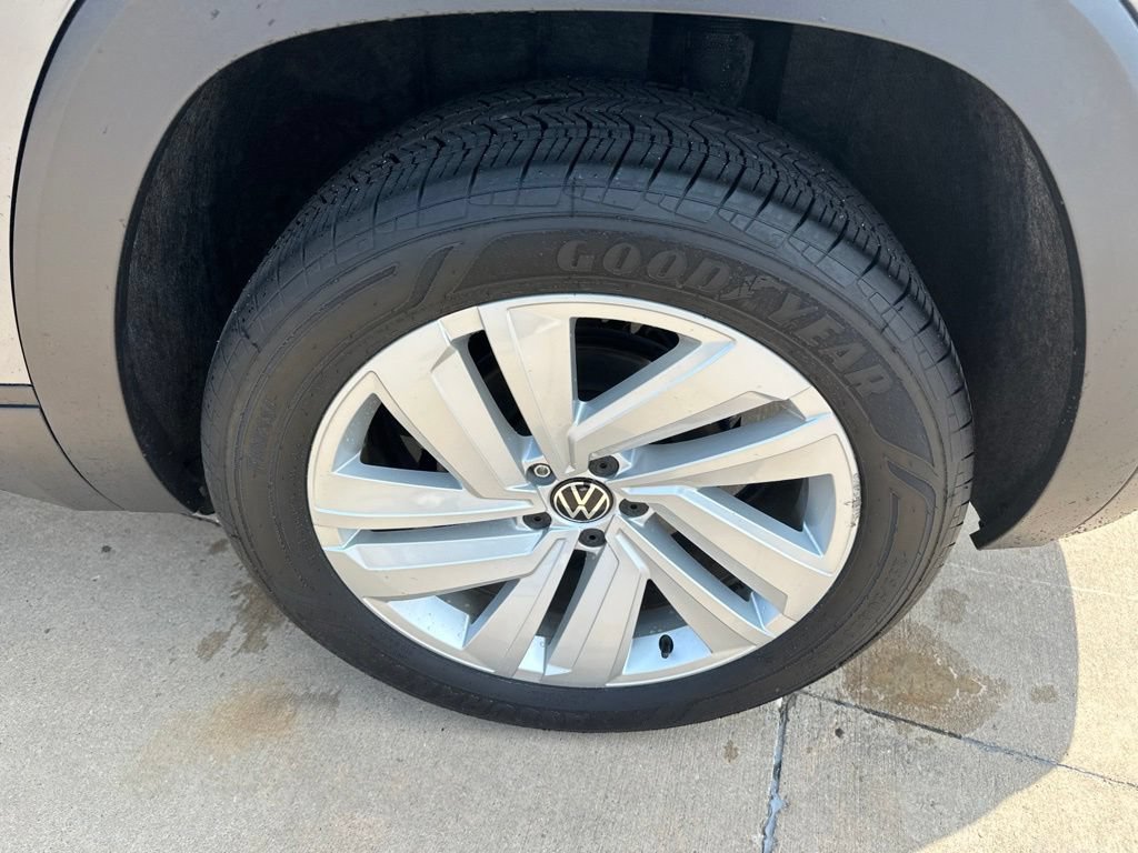Used 2023 Volkswagen Atlas Cross Sport SE AWD/4WD image 8