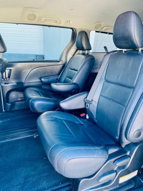 Used 2015 Toyota Sienna SE w/ SE Preferred Package image 11