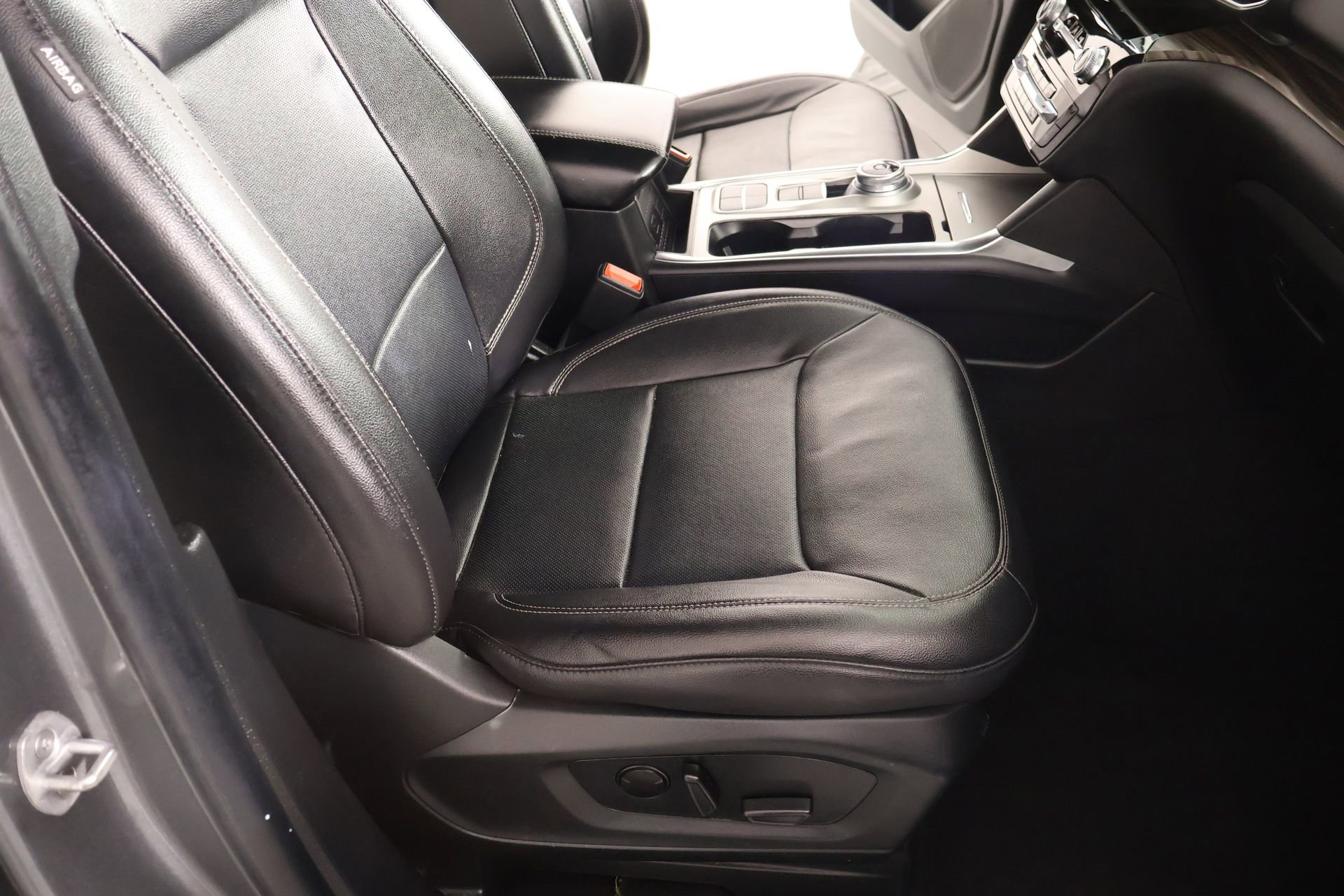 Used 2023 Ford Explorer Limited image 15