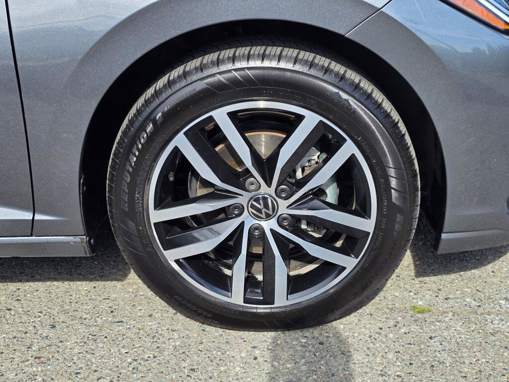 Used 2025 Volkswagen Jetta SE FWD image 9