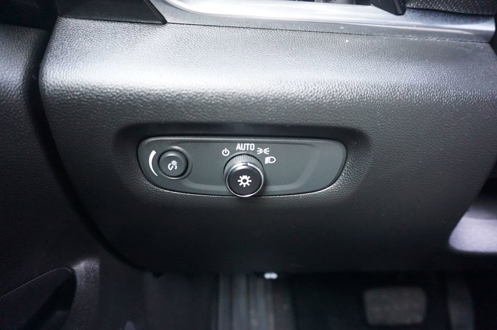 Used 2023 Chevrolet Traverse RS image 5