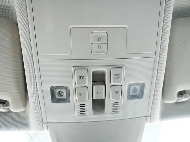 Used 2022 Volkswagen Tiguan SE w/ Panoramic Sunroof Package image 27