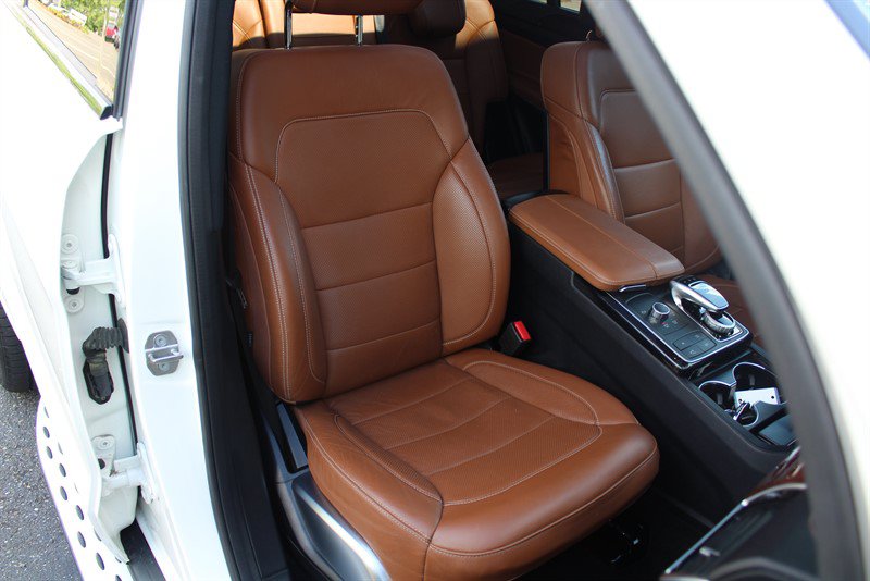 Used 2018 Mercedes-Benz GLS 550 4MATIC image 35