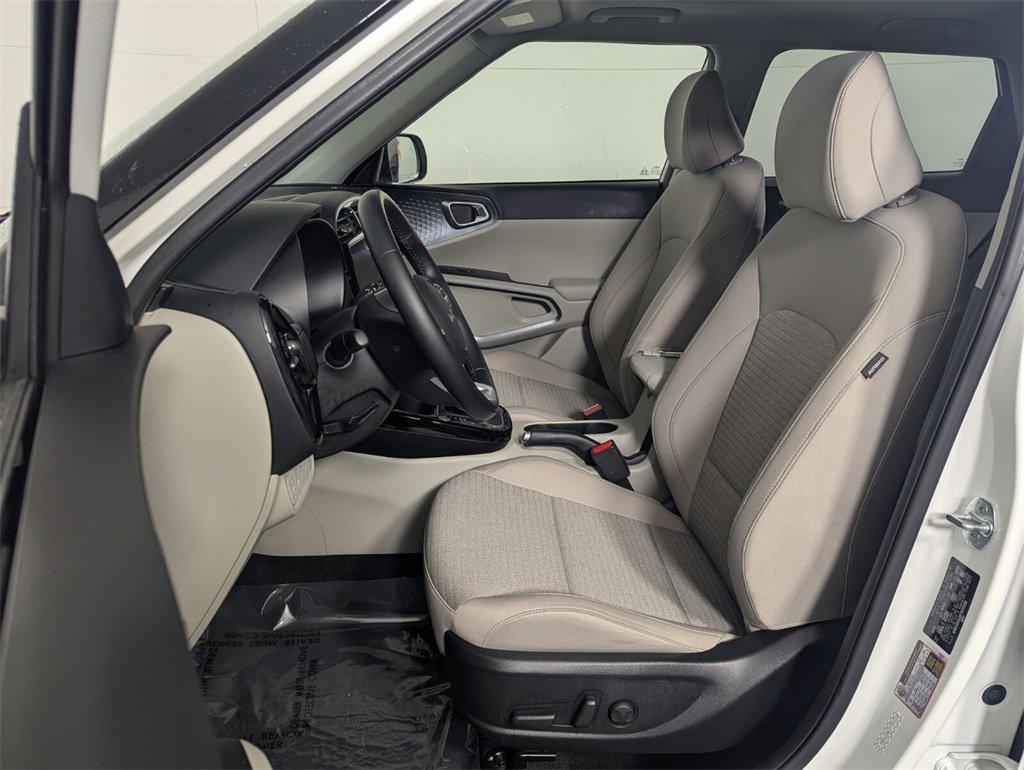 Used 2023 Kia Soul EX image 12