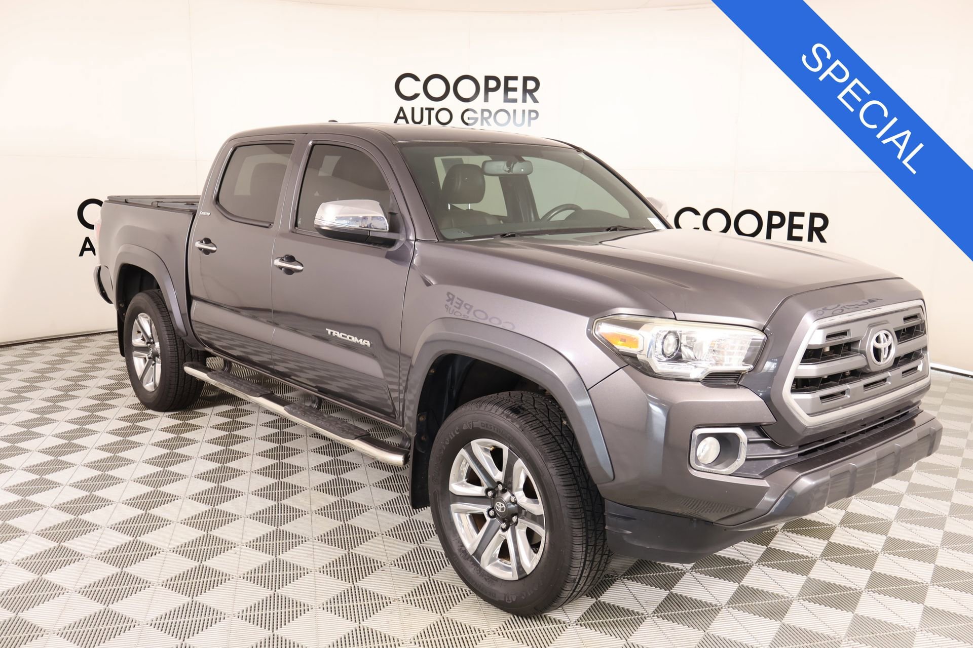 Used 2016 Toyota Tacoma Limited w/ Towing Package image 1