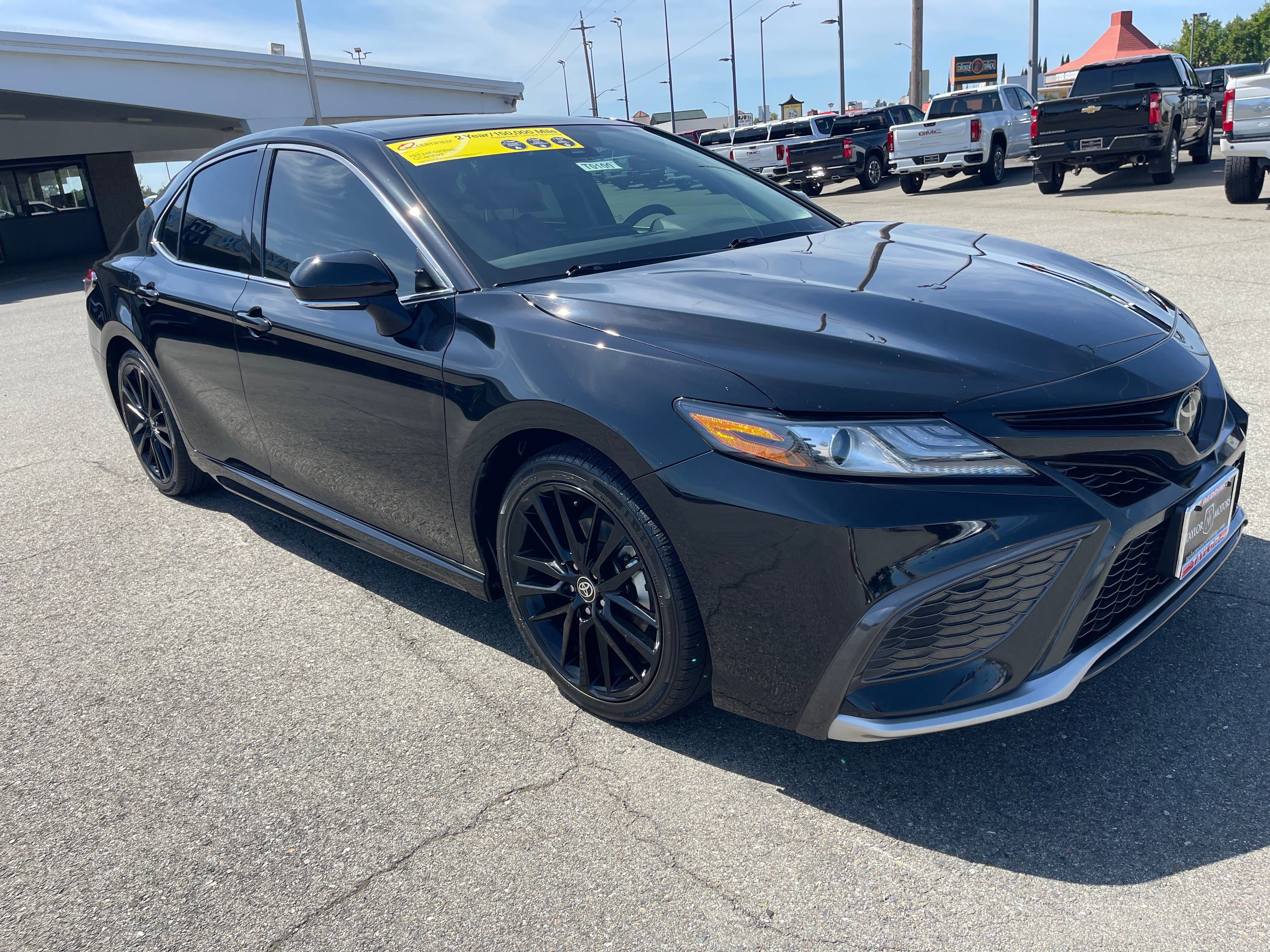 Used 2022 Toyota Camry XSE FWD image 3
