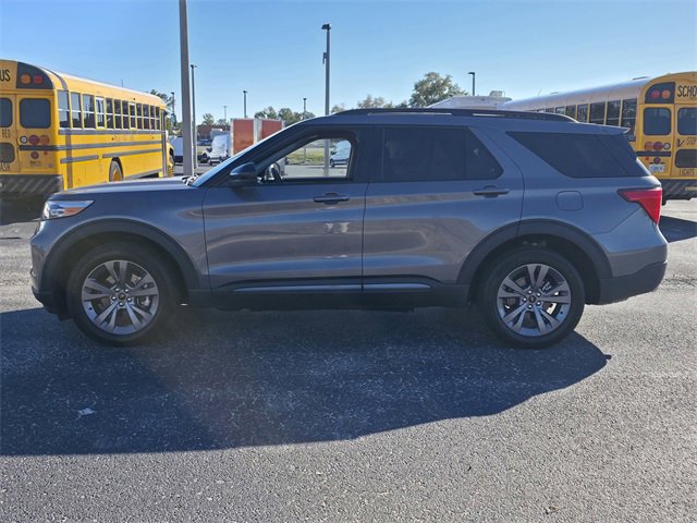 Used 2022 Ford Explorer XLT w/ Equipment Group 202A image 8