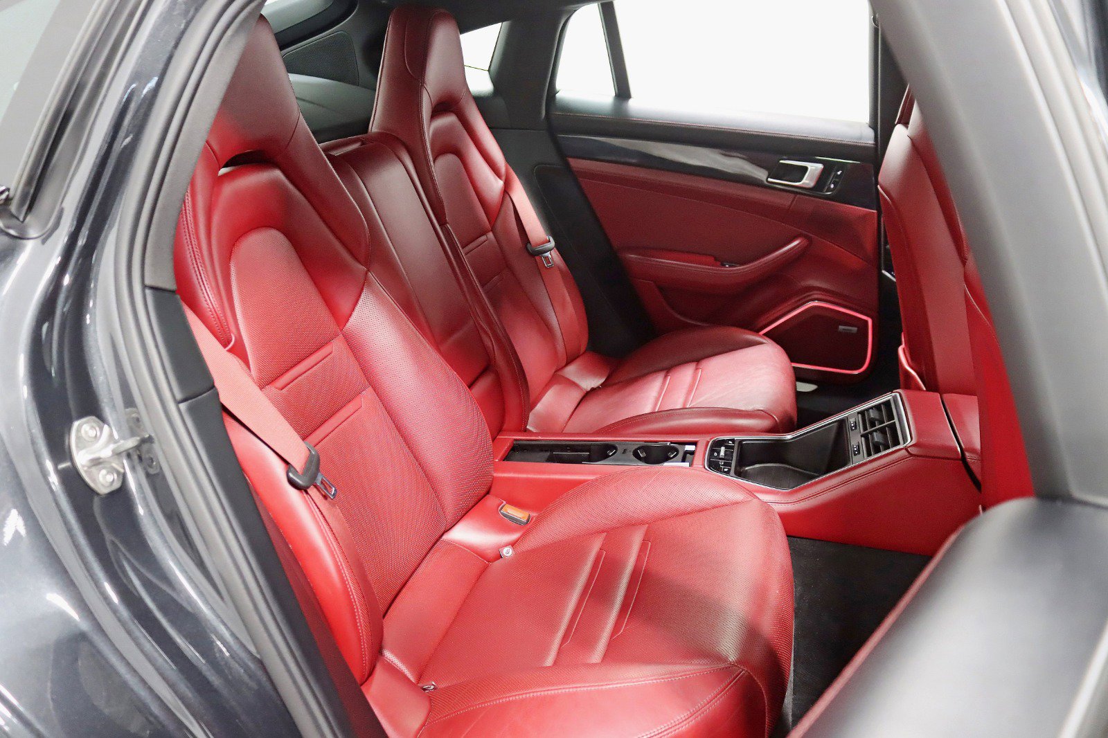 Used 2018 Porsche Panamera 4S w/ Premium Package Plus image 29