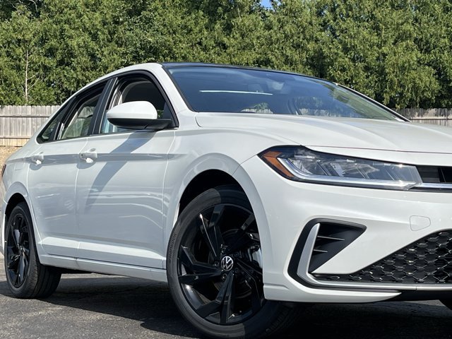 New 2026 Volkswagen Jetta SE FWD image 3