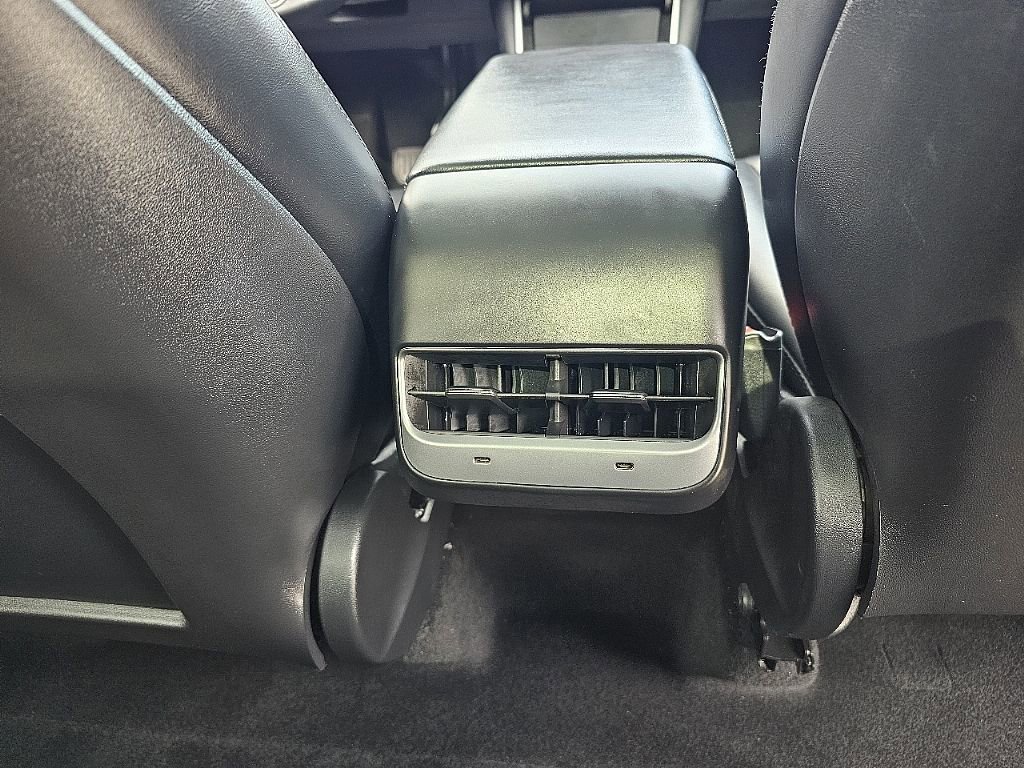 Used 2021 Tesla Model Y Long Range image 21